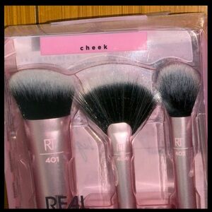 Real Techniques Cheeks brush set bonus brush storage
